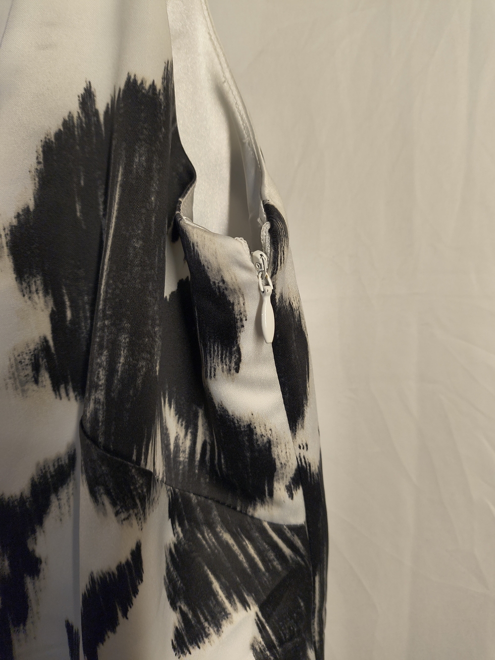 White House Black Market Black & White Floral-Pattern Midi Dress - Picture 5 of 7
